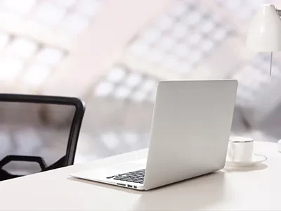 Cảnh sát giao thông mặc áo phản quang an toàn điều tra 56 phương tiện đỗ trái...