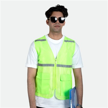 Nhân viên công ty logistics có cần mặc áo phản quang không?