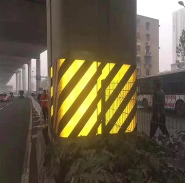 Chất liệu áo mưa phản quang Đường phản quang sáng trong đêm mưa,