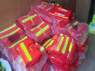 Cửa hàng tích hợp Chaobang cho công nhân vệ sinh tặng 1000 chiếc áo phản quan...